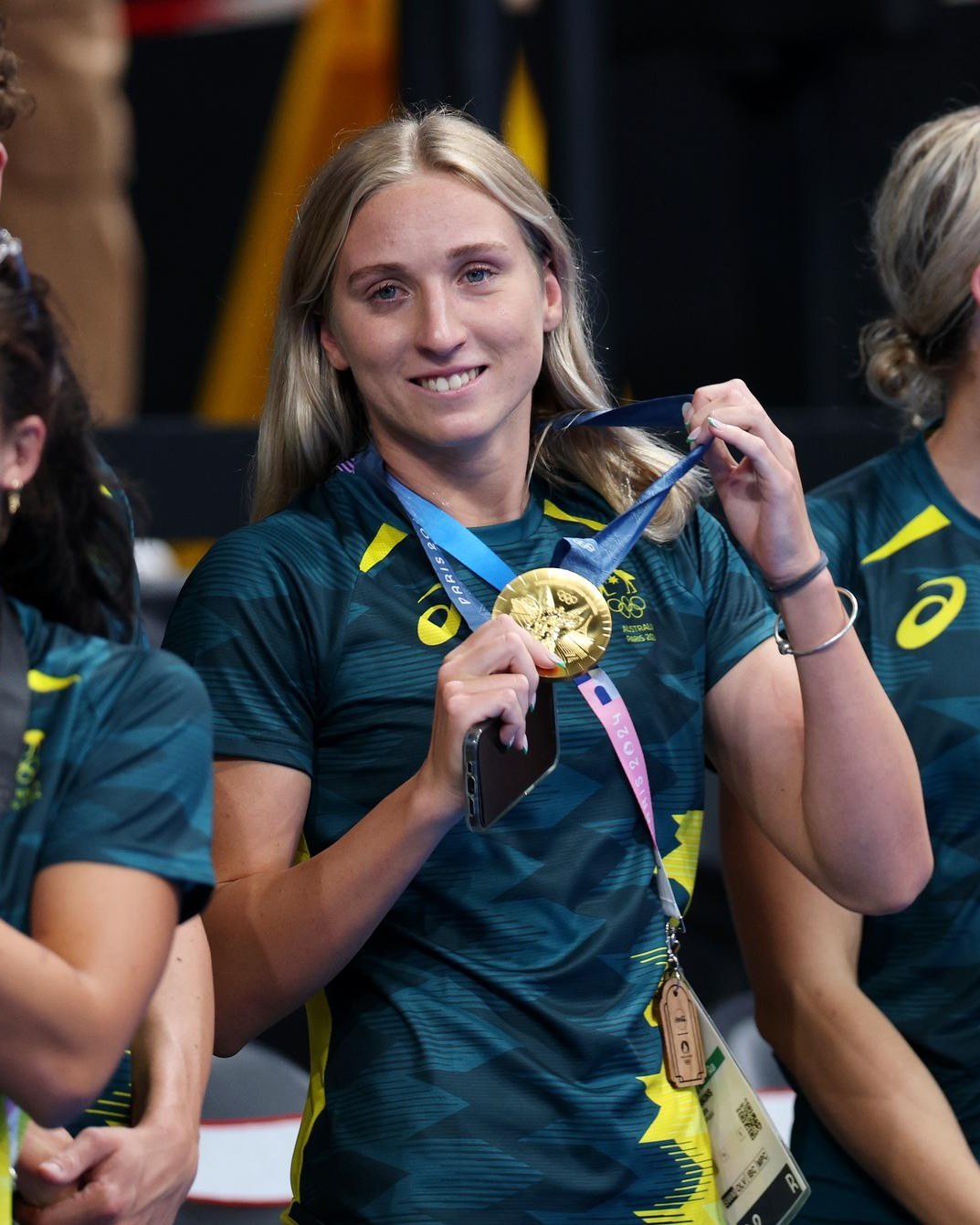 Jamie Perkins OAM with her Paris 2024 Olympic gold medal